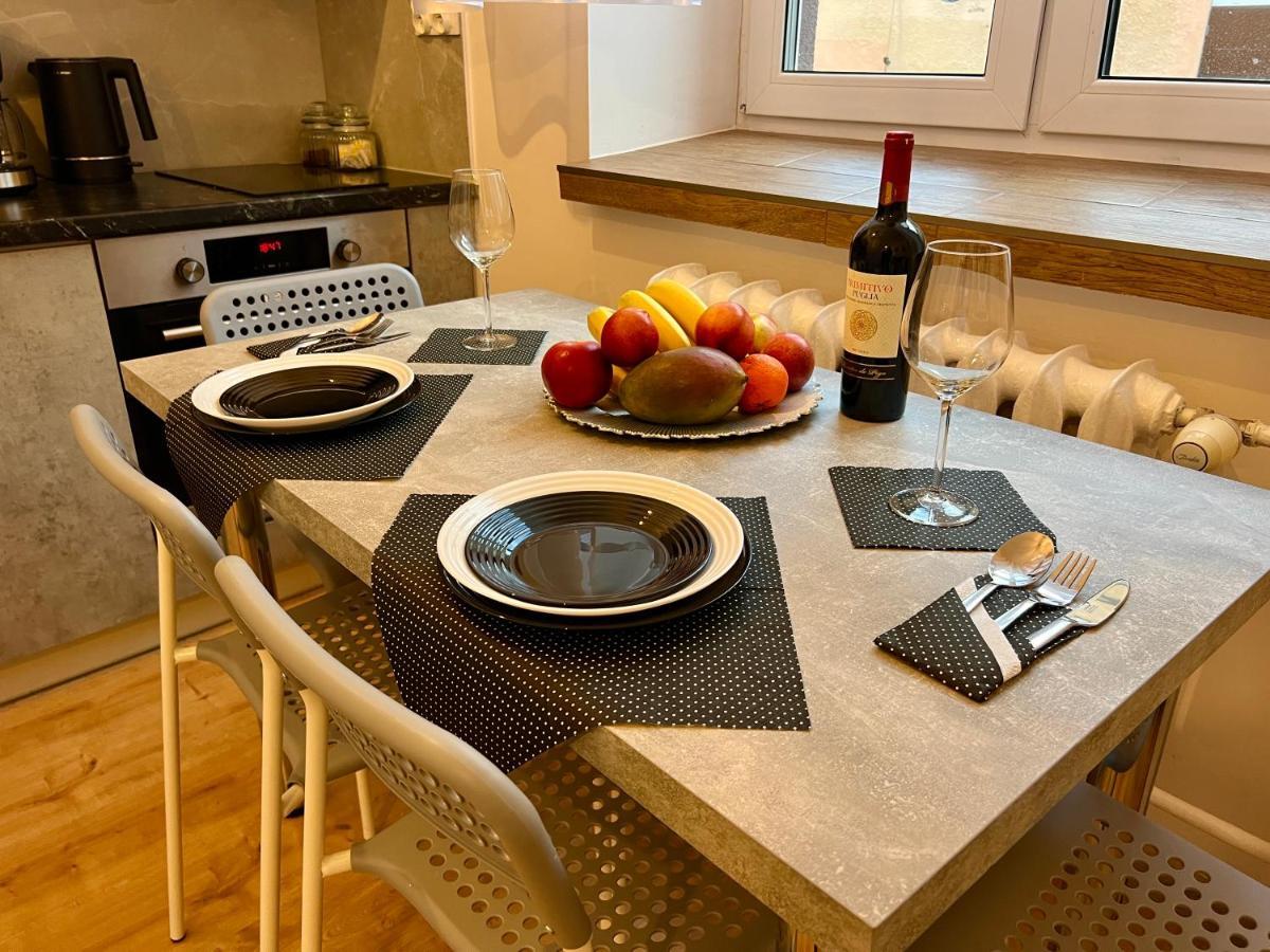 Apartamenty Koktajlove Kielce Exteriör bild